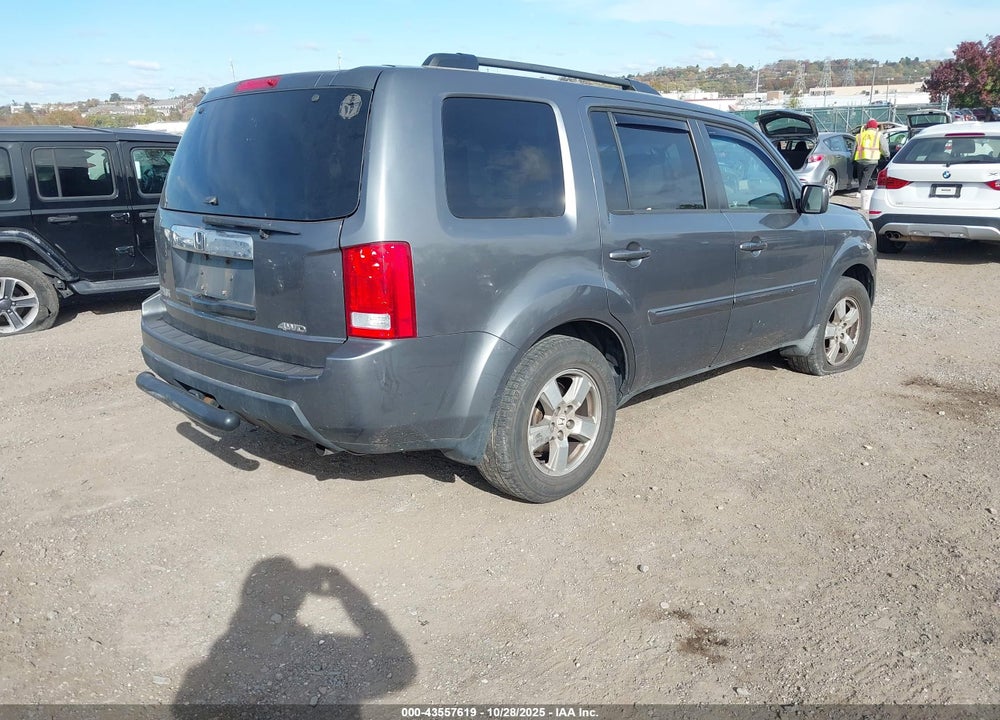 2011 HONDA PILOT EX-L VIN: 5FNYF4H67BB015195