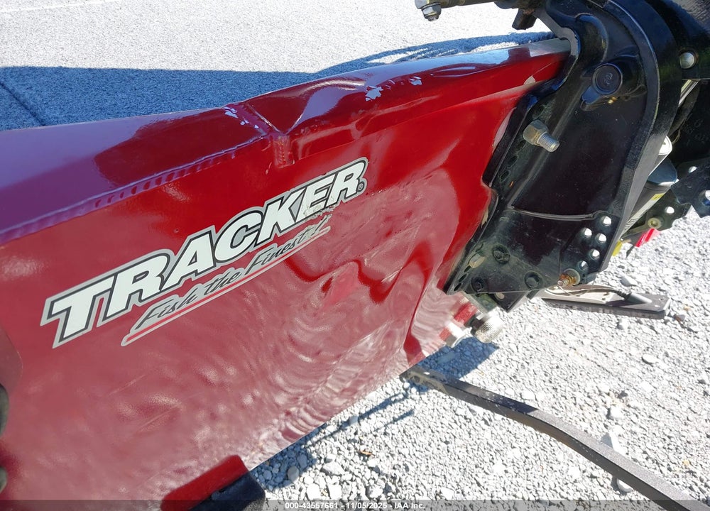 2020 TRACKER MARINE BASSBOAT VIN: BUJ71327K920