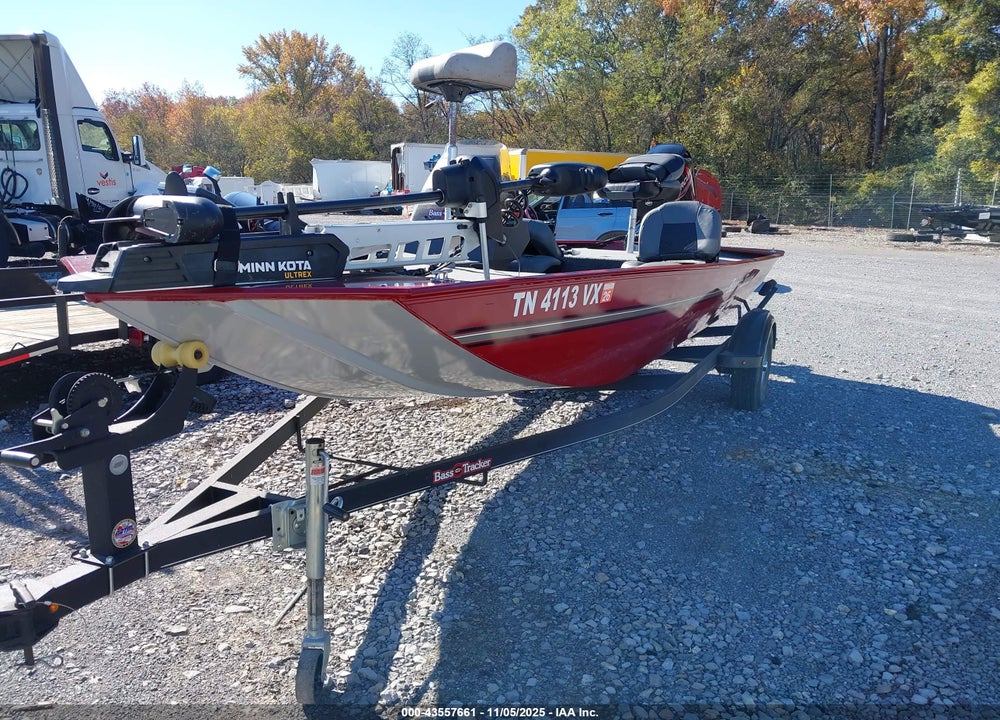 2020 TRACKER MARINE BASSBOAT VIN: BUJ71327K920