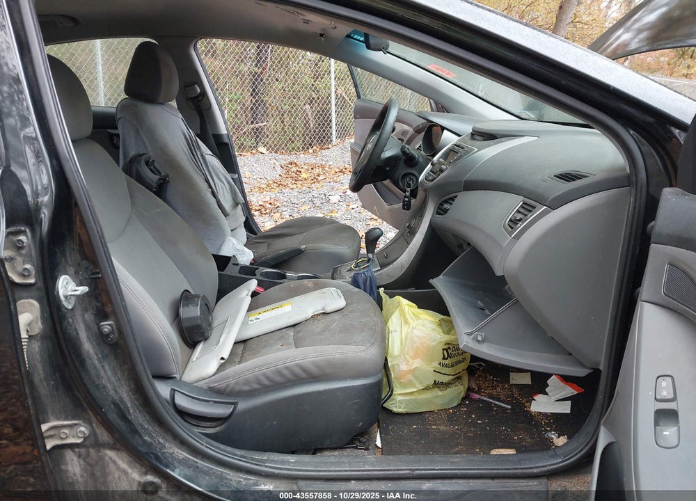 2013 HYUNDAI ELANTRA VIN: 5NPDH4AE1DH361869