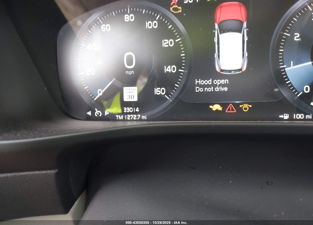 2021 VOLVO XC40 VIN: YV4162UK9M2563811