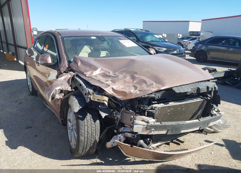 2018 INFINITI QX30 LUXURY VIN: SJKCH5CP7JA050978