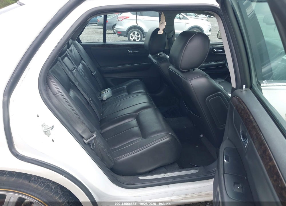 2010 CADILLAC DTS STANDARD VIN: 1G6KA5EY7AU127052