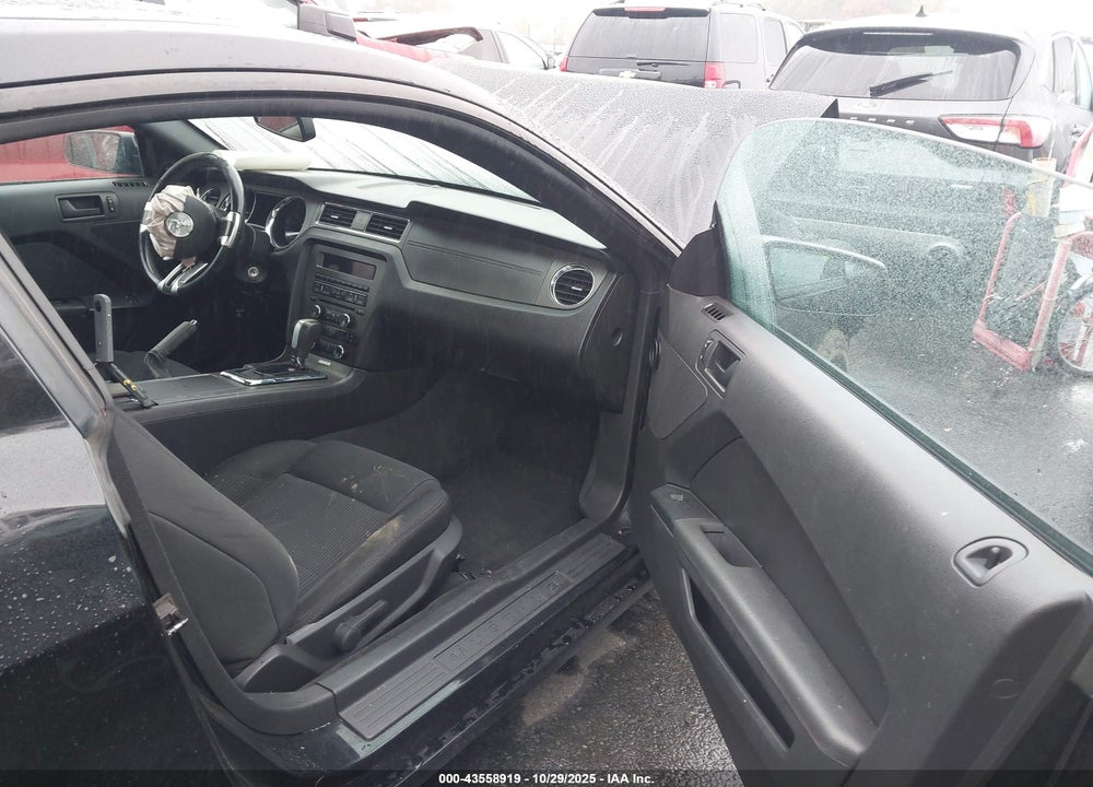 2014 FORD MUSTANG V6 VIN: 1ZVBP8AM7E5323859
