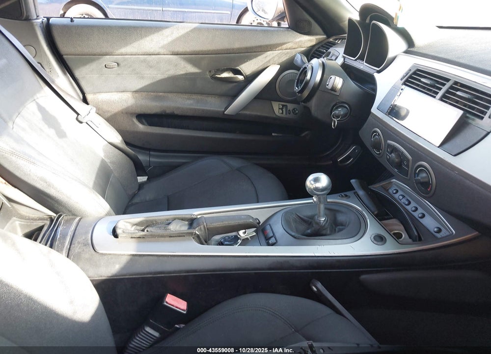 2004 BMW Z4 2.5I VIN: 4USBT33574LR68801