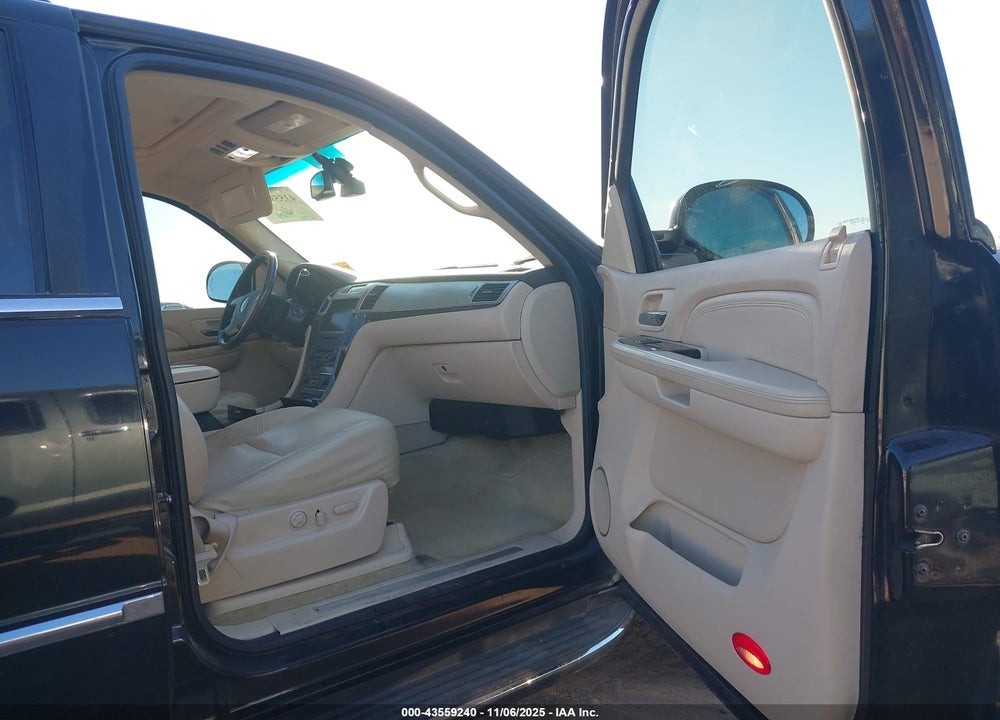 2007 CADILLAC ESCALADE VIN: 1GYFK63827R352005