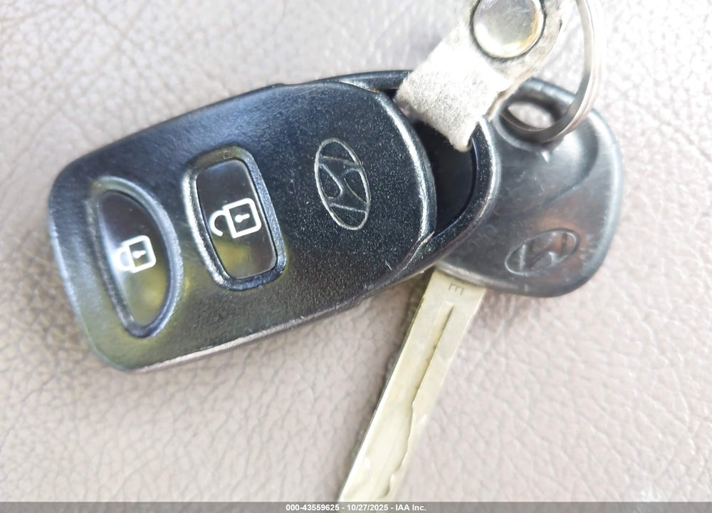 2012 HYUNDAI TUCSON VIN: KM8JU3AC5CU470777