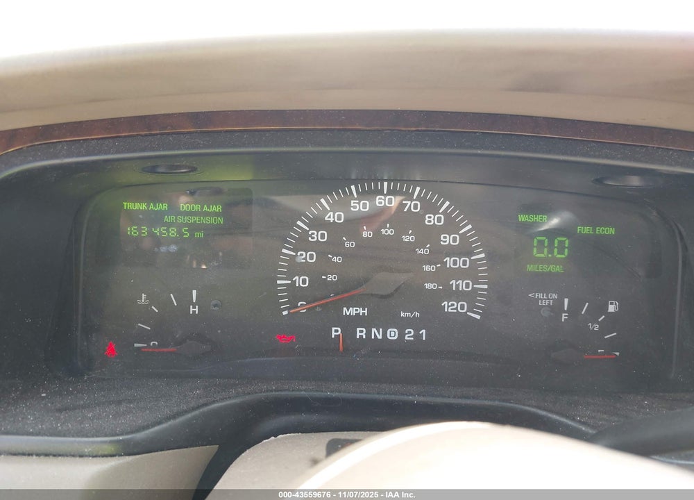 2000 LINCOLN TOWN CAR EXECUTIVE VIN: 1LNHM81W6YY828815
