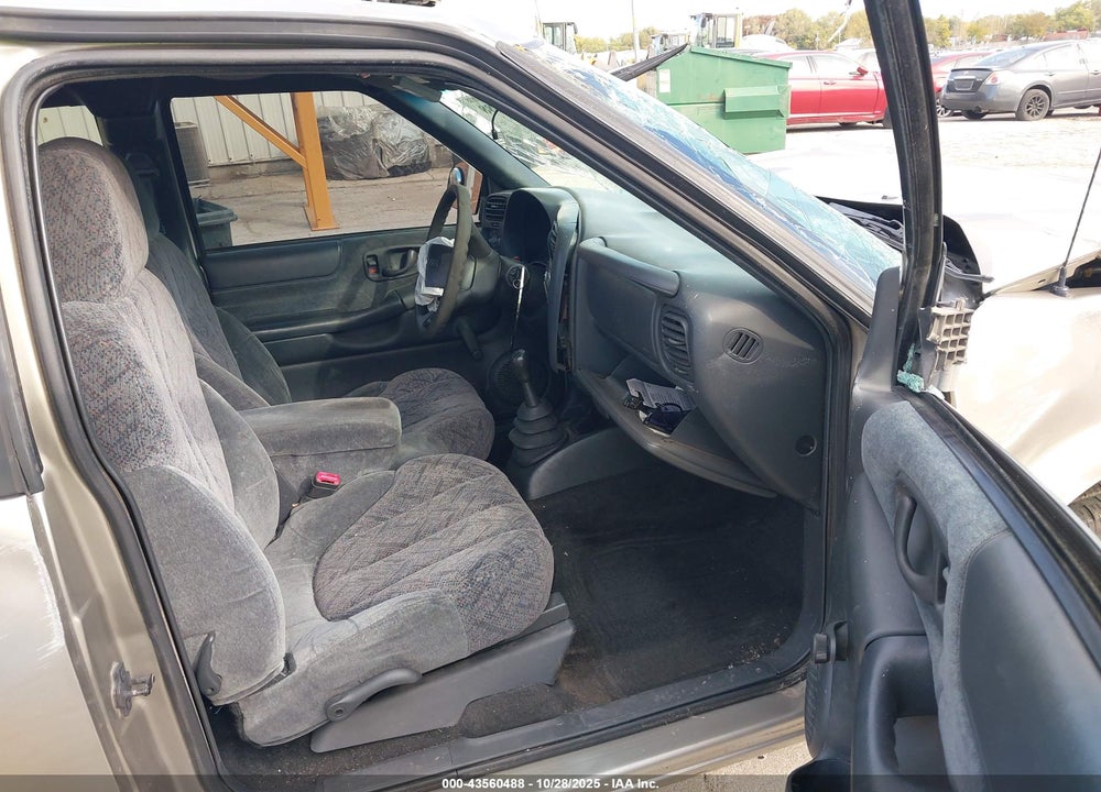 2000 GMC SONOMA SLS VIN: 1GTCS195XY8294273