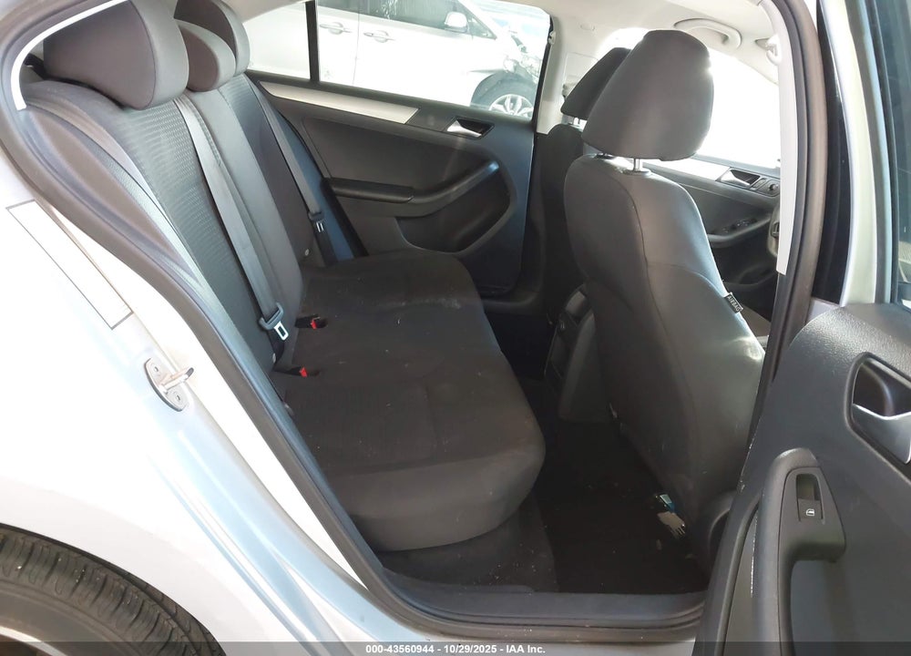 2016 VOLKSWAGEN JETTA VIN: 3VWD67AJ6GM253554