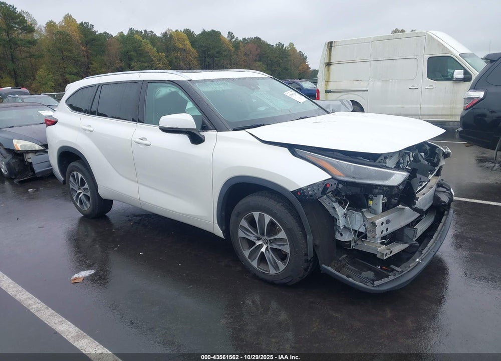 2021 TOYOTA HIGHLANDER XLE VIN: 5TDGZRAH6MS036064