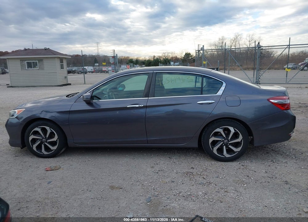 2017 HONDA ACCORD VIN: 1HGCR2F06HA215508