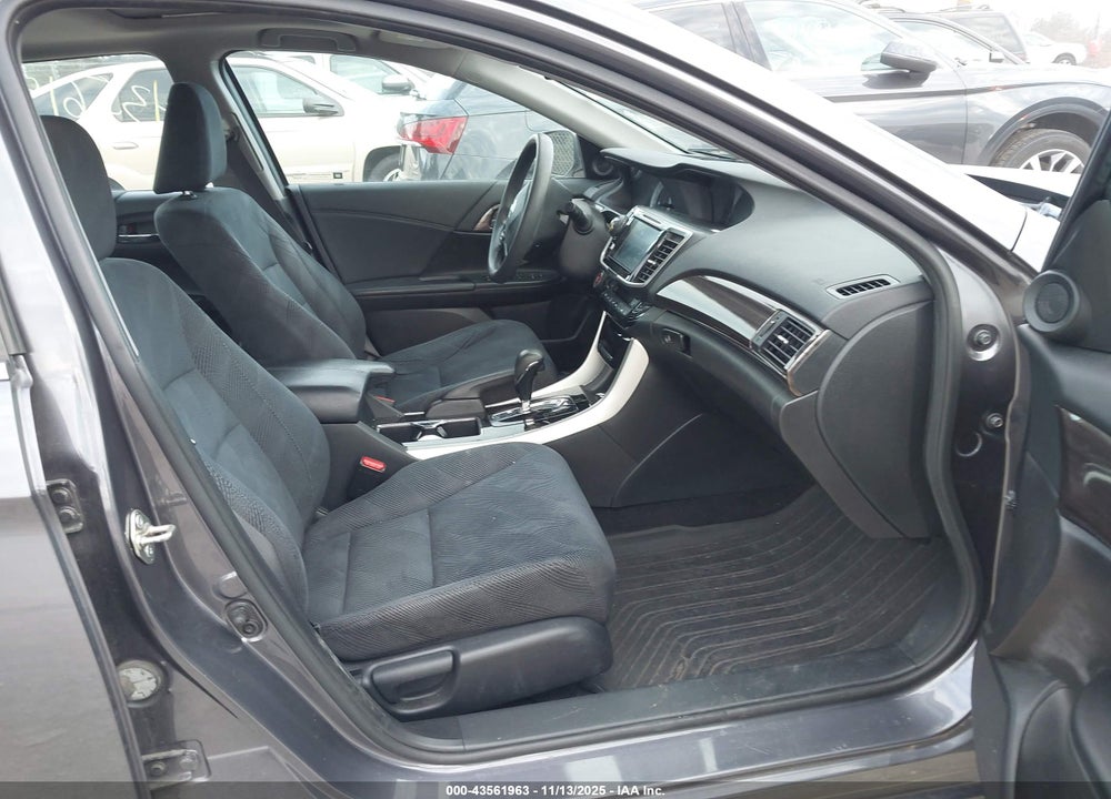 2017 HONDA ACCORD VIN: 1HGCR2F06HA215508