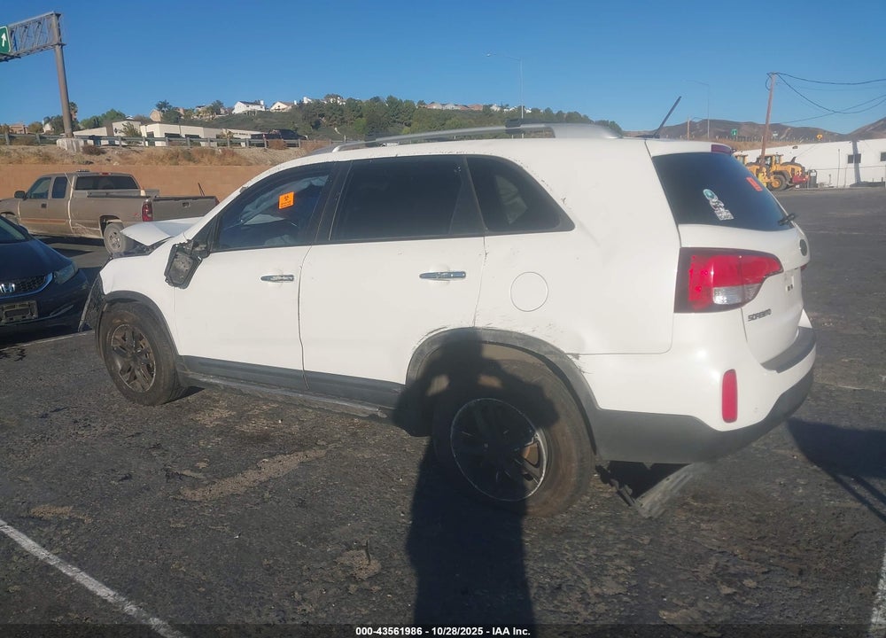 2014 KIA SORENTO LX VIN: 5XYKT4A60EG515737