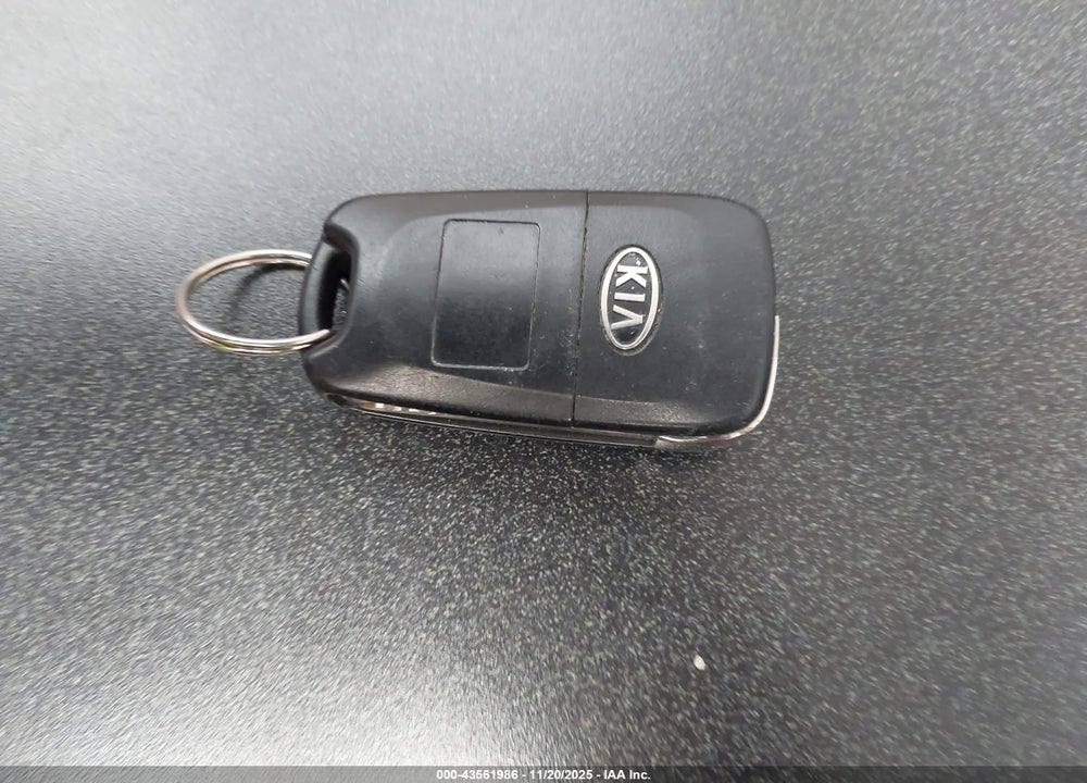 2014 KIA SORENTO LX VIN: 5XYKT4A60EG515737