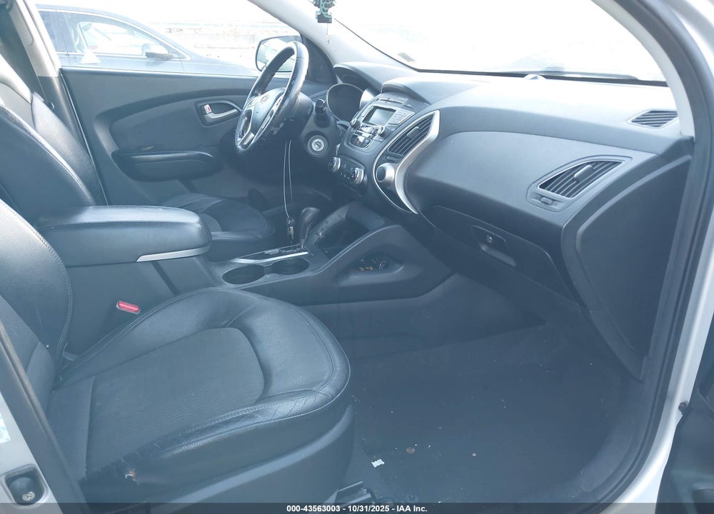 2011 HYUNDAI TUCSON VIN: KM8JU3AC9BU193016