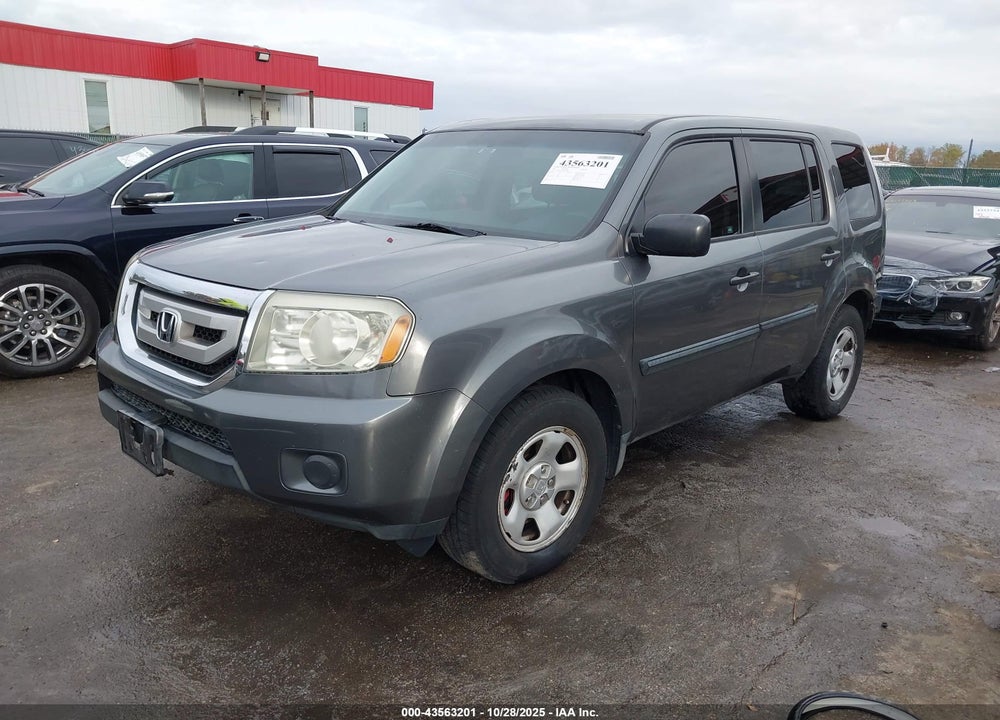 2011 HONDA PILOT LX VIN: 5FNYF3H26BB003983