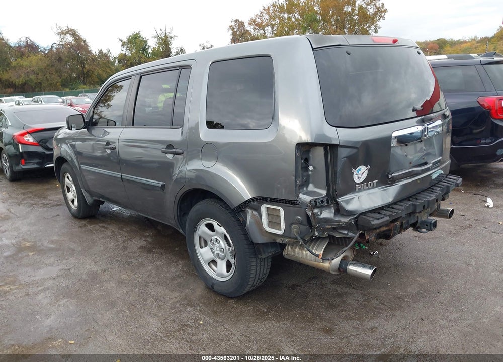 2011 HONDA PILOT LX VIN: 5FNYF3H26BB003983