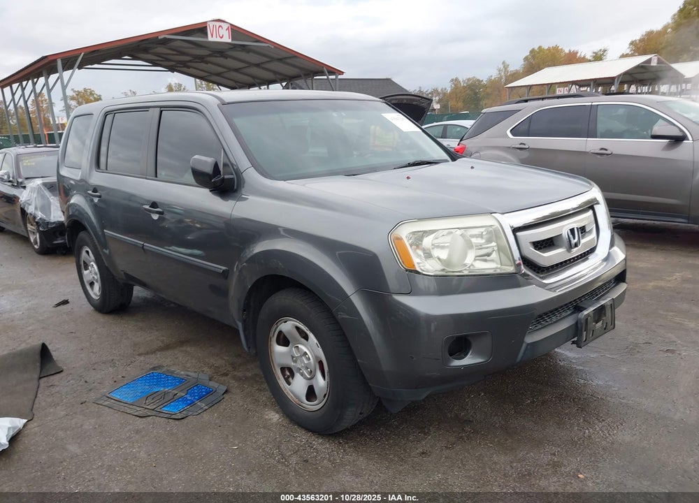 2011 HONDA PILOT LX VIN: 5FNYF3H26BB003983