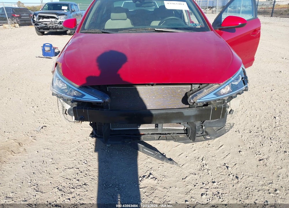 2019 HYUNDAI ELANTRA VIN: KMHD84LF2KU847918