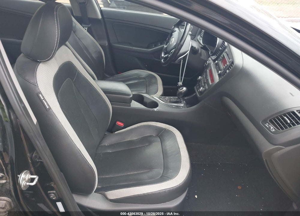 2011 KIA OPTIMA VIN: KNAGR4A68B5115964