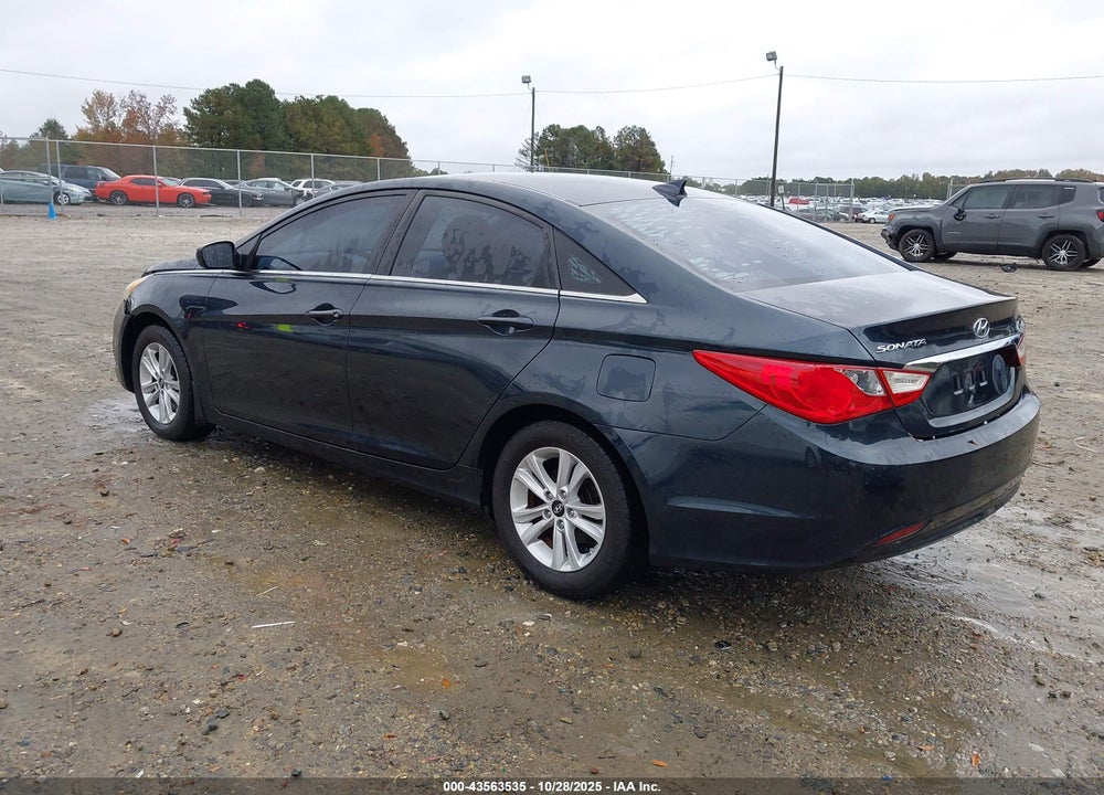 2013 HYUNDAI SONATA GLS VIN: 5NPEB4AC2DH692495