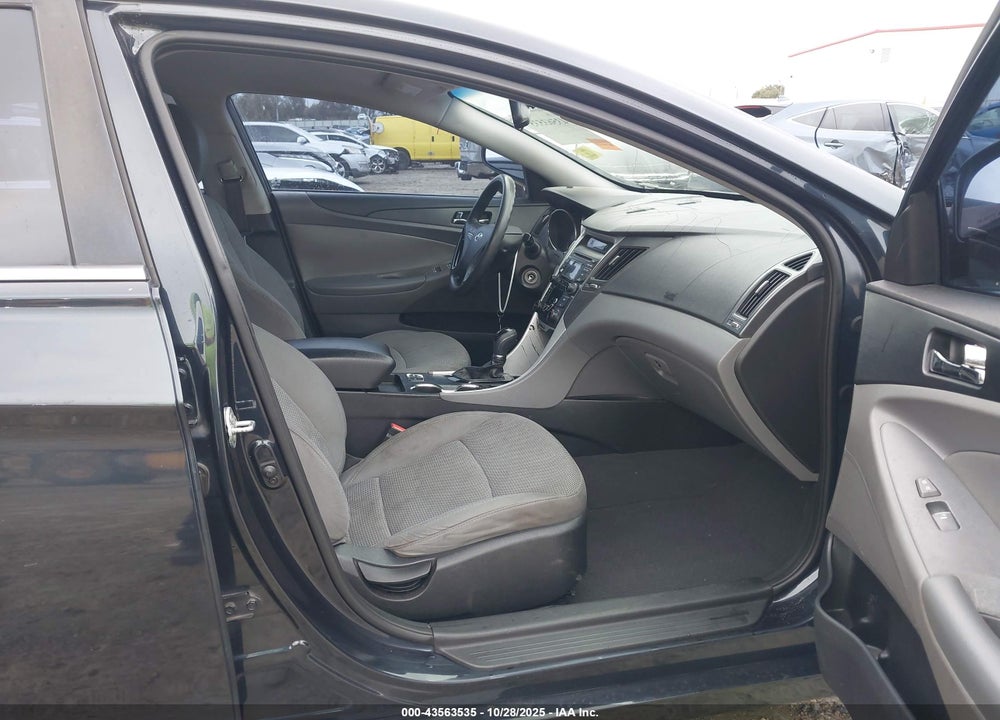 2013 HYUNDAI SONATA GLS VIN: 5NPEB4AC2DH692495
