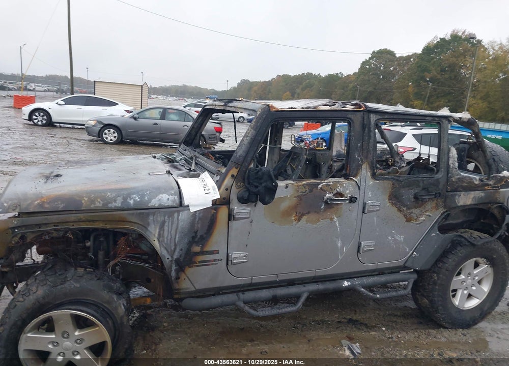 2014 JEEP WRANGLER UNLIMITED SPORT VIN: 1C4BJWDG5EL208784