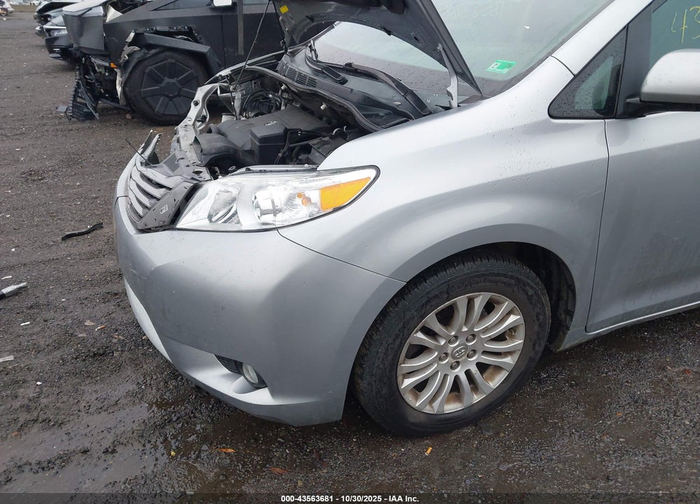 2016 TOYOTA SIENNA XLE 8 PASSENGER VIN: 5TDYK3DC5GS721716