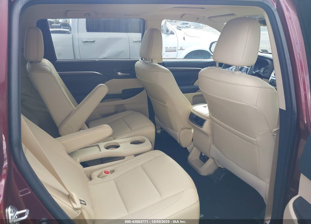 2015 TOYOTA HIGHLANDER LIMITED V6 VIN: 5TDDKRFH8FS202992