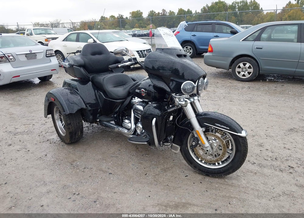 2022 HARLEY-DAVIDSON FLHTCUTG VIN: 1HD1MAF14NB858368