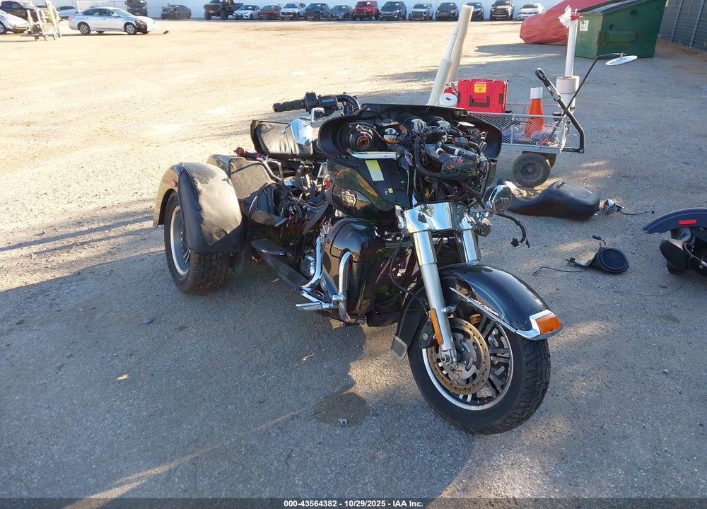 2012 HARLEY-DAVIDSON FLHTCUTG TRI GLIDE ULTRA CLASSIC VIN: 1HD1MAM18CB857840