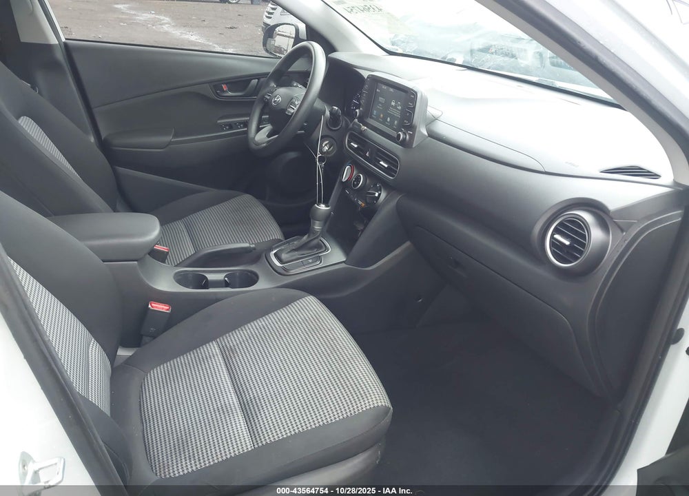 2019 HYUNDAI KONA SE VIN: KM8K12AA3KU321885