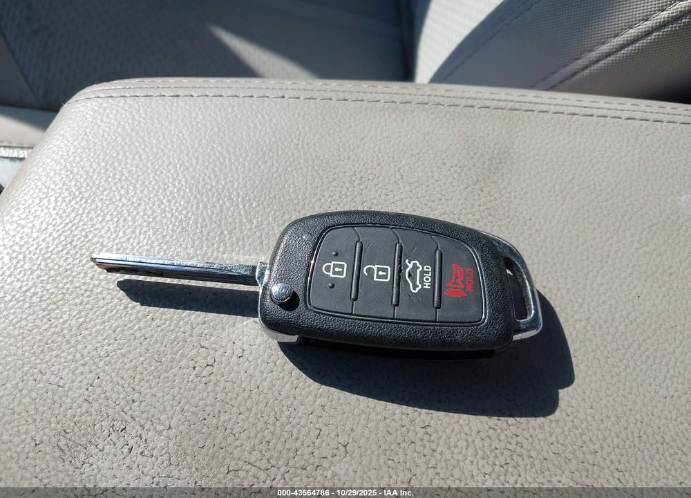 2015 HYUNDAI SONATA SE VIN: 5NPE24AF1FH066174