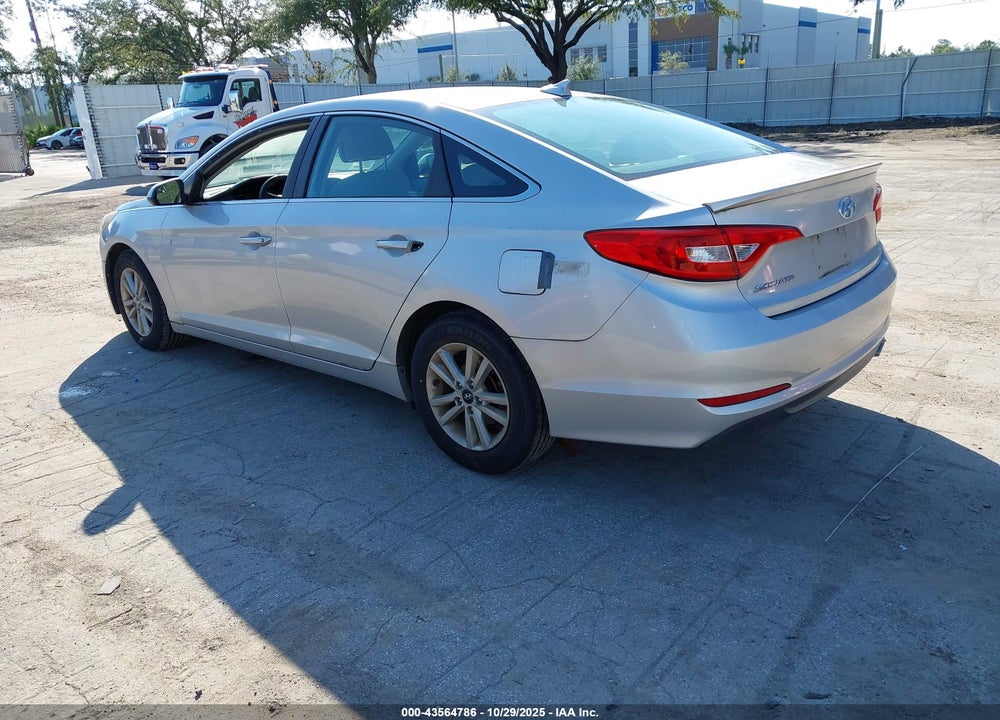 2015 HYUNDAI SONATA SE VIN: 5NPE24AF1FH066174