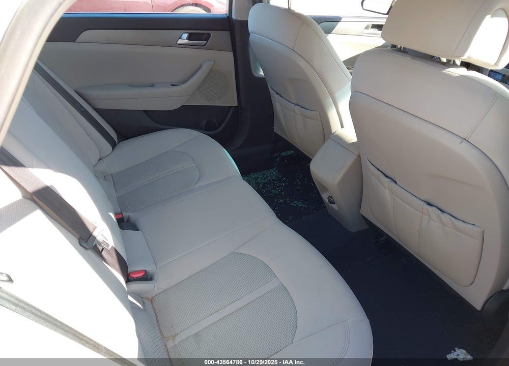2015 HYUNDAI SONATA SE VIN: 5NPE24AF1FH066174