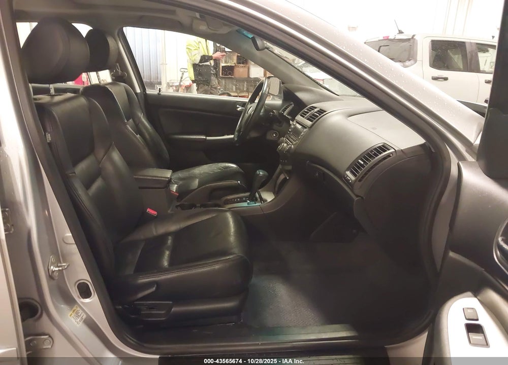 2004 HONDA ACCORD 2.4 EX VIN: 1HGCM56824A052596