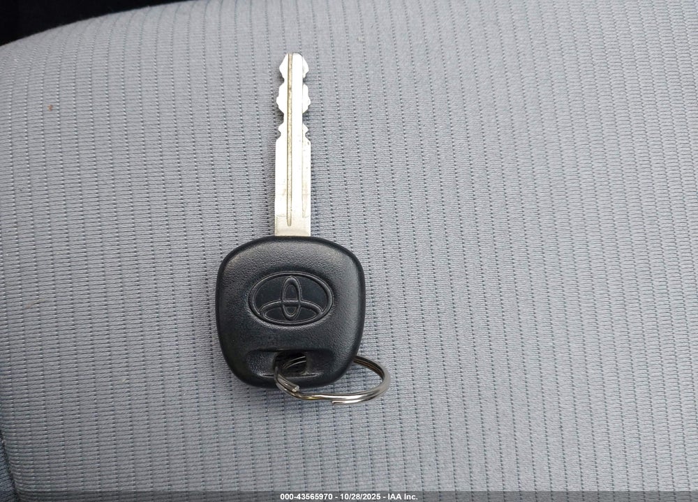 2017 TOYOTA COROLLA L VIN: 5YFBURHE1HP695530