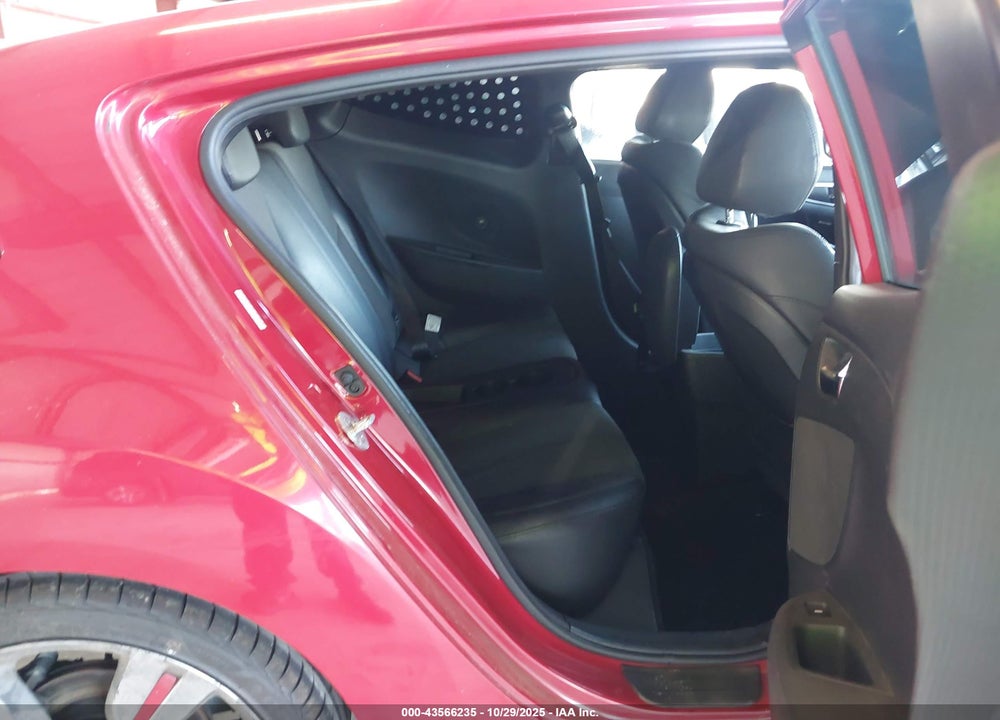 2016 HYUNDAI VELOSTER VIN: KMHTC6AD6GU268543