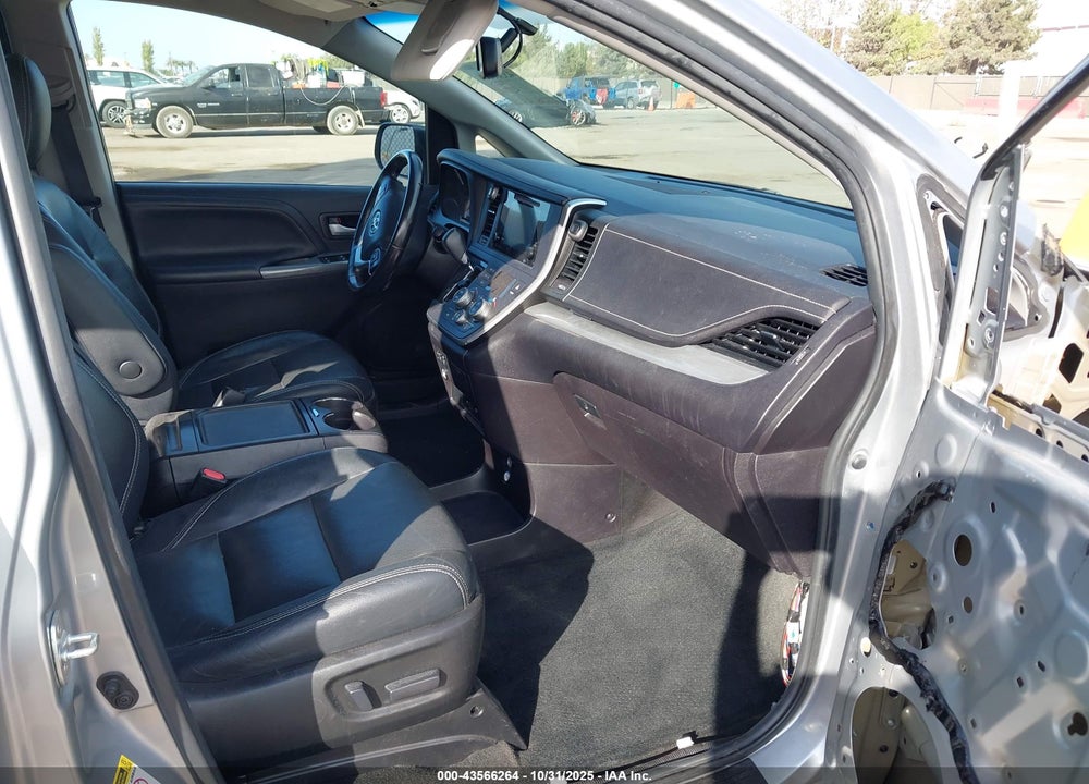2015 TOYOTA SIENNA SE PREMIUM 8 PASSENGER VIN: 5TDXK3DC8FS689063