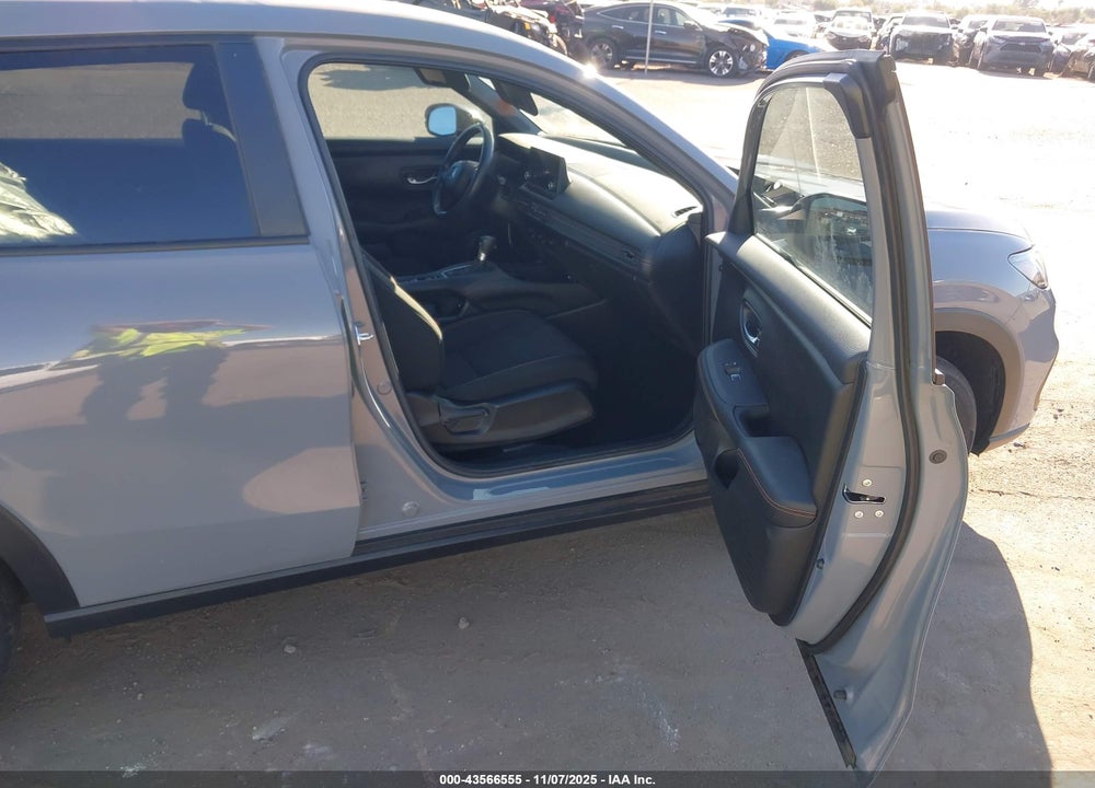 2024 HONDA HR-V 2WD SPORT/2WD SPORT W/O BSI VIN: 3CZRZ1H58RM718239