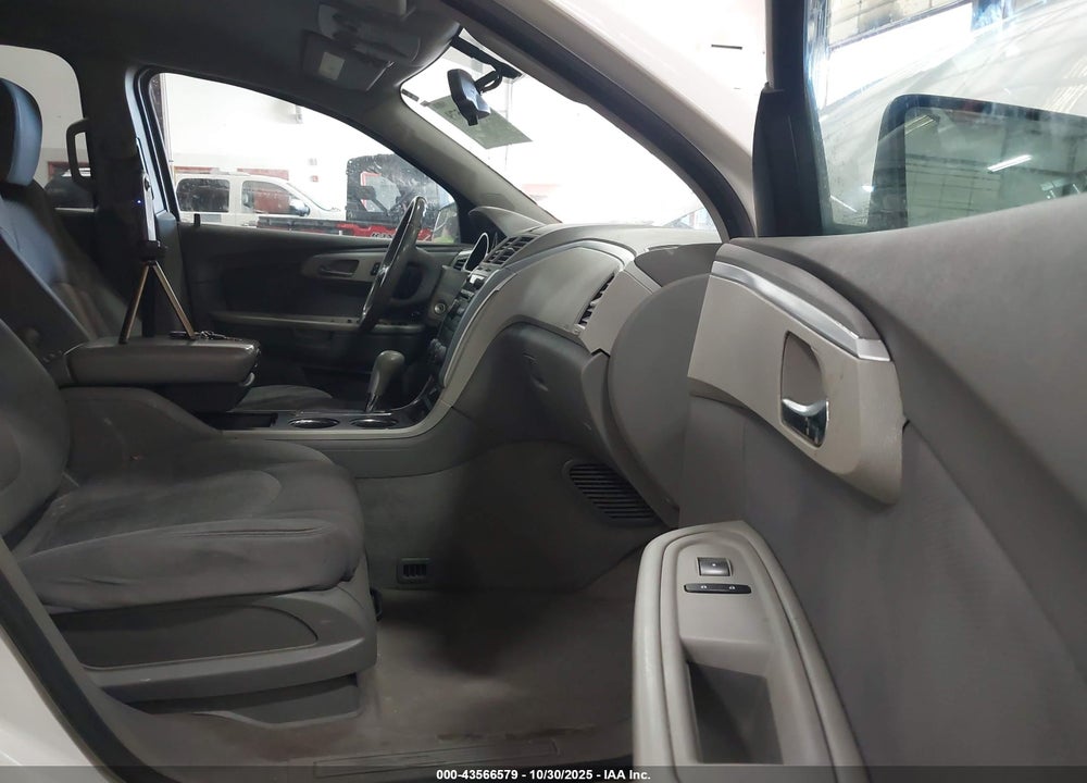 2012 CHEVROLET TRAVERSE LS VIN: 1GNKVEED1CJ132211