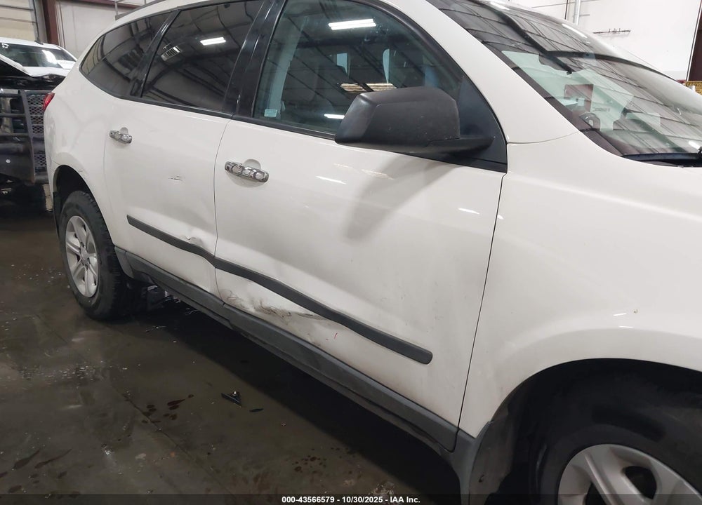 2012 CHEVROLET TRAVERSE LS VIN: 1GNKVEED1CJ132211