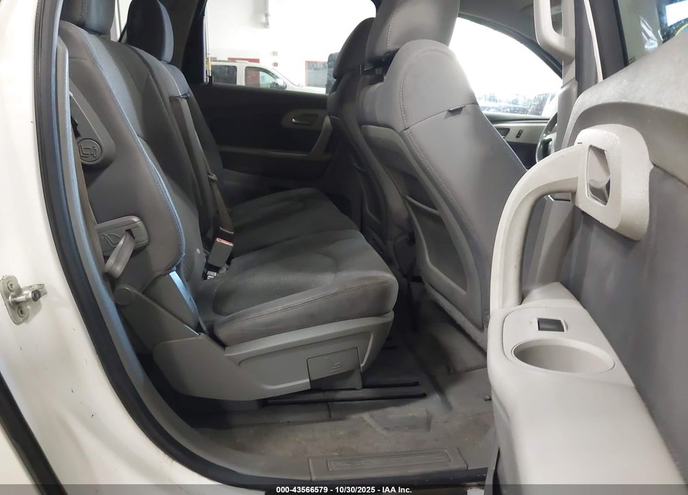 2012 CHEVROLET TRAVERSE LS VIN: 1GNKVEED1CJ132211