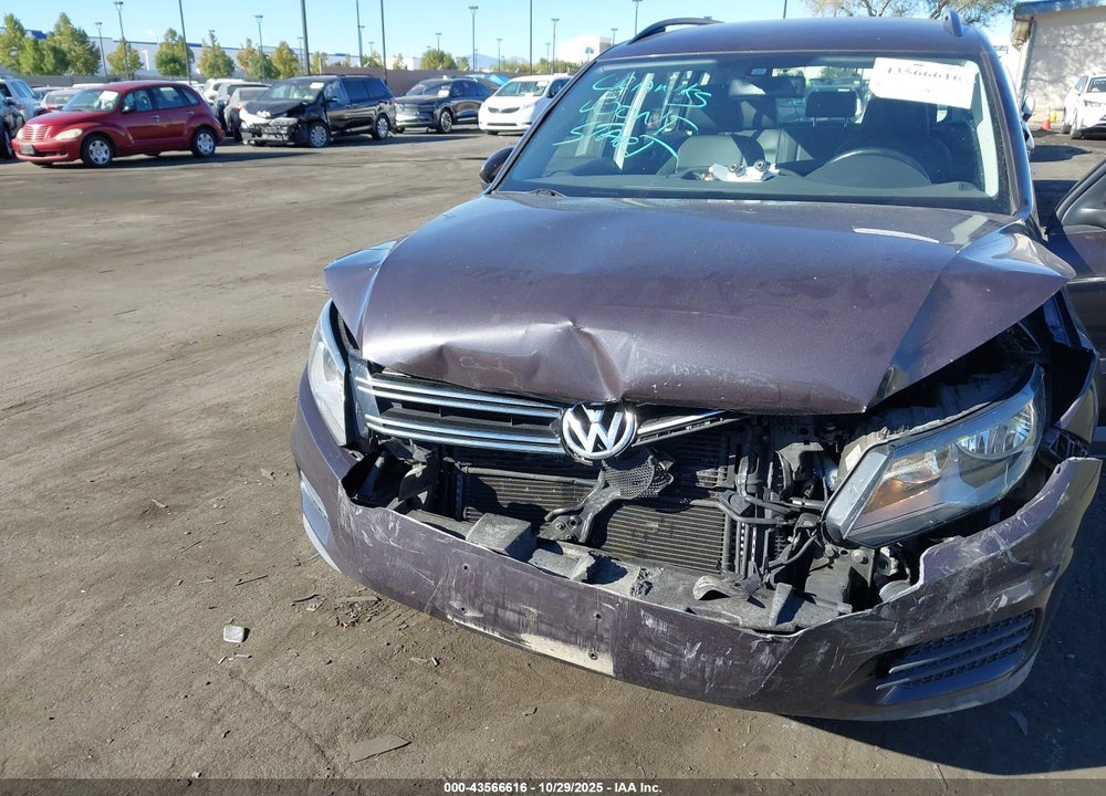 2016 VOLKSWAGEN TIGUAN S VIN: WVGAV7AX7GW521231