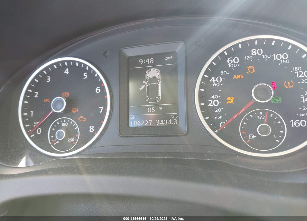 2016 VOLKSWAGEN TIGUAN S VIN: WVGAV7AX7GW521231