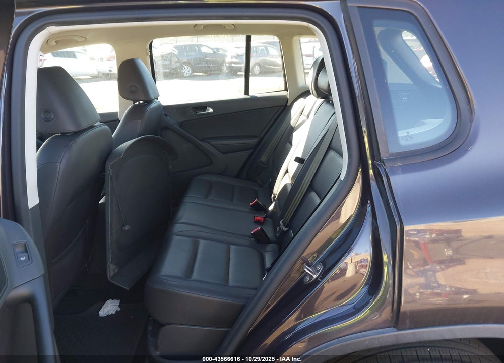 2016 VOLKSWAGEN TIGUAN S VIN: WVGAV7AX7GW521231