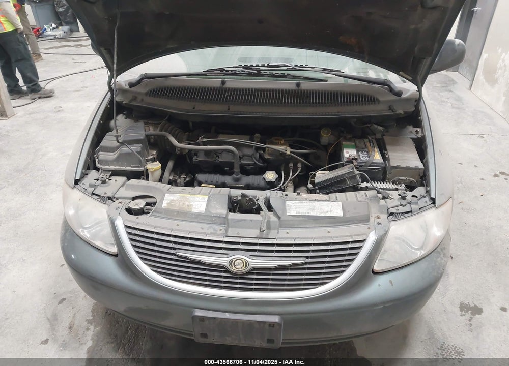 2002 CHRYSLER TOWN & COUNTRY LX VIN: 2C4GT44L22R683572