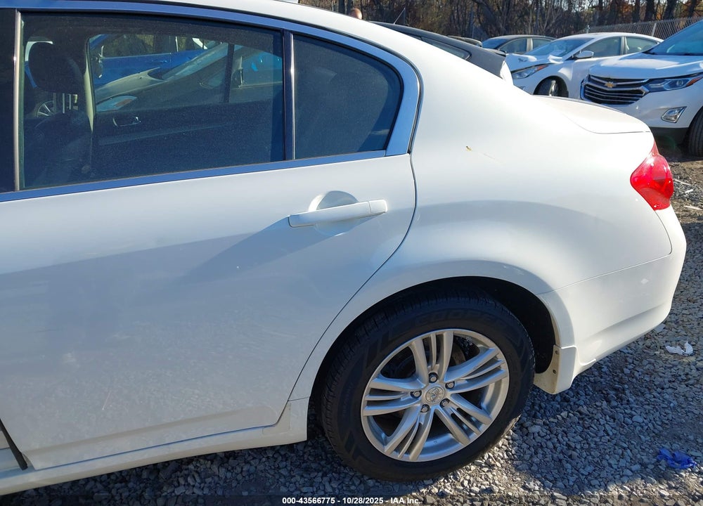 2015 INFINITI Q40 VIN: JN1CV6AR2FM651293
