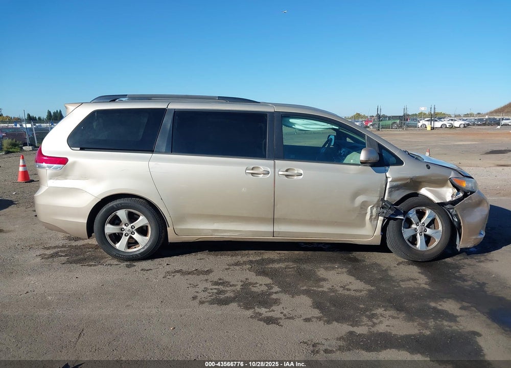 2013 TOYOTA SIENNA LE V6 8 PASSENGER VIN: 5TDKK3DC8DS351024